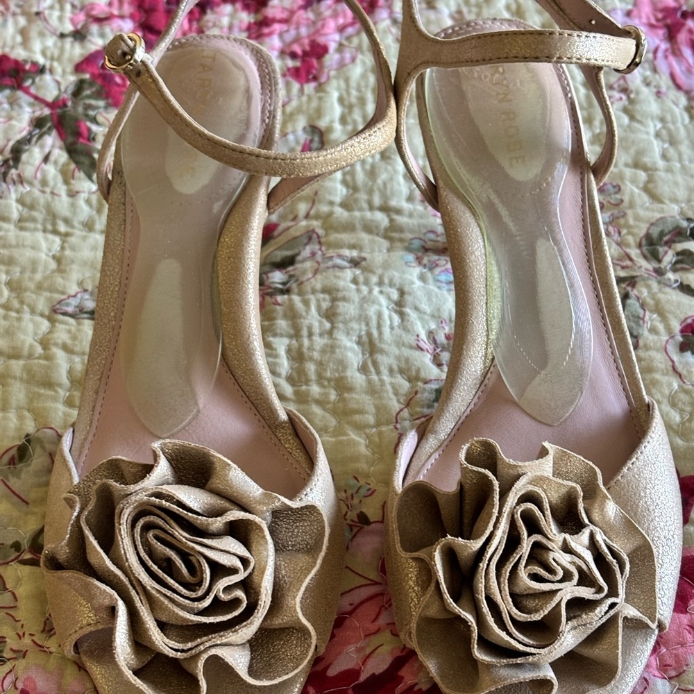 Taryn Rose Jacklyn Elegant Gold Sandals with Floral embellishment.